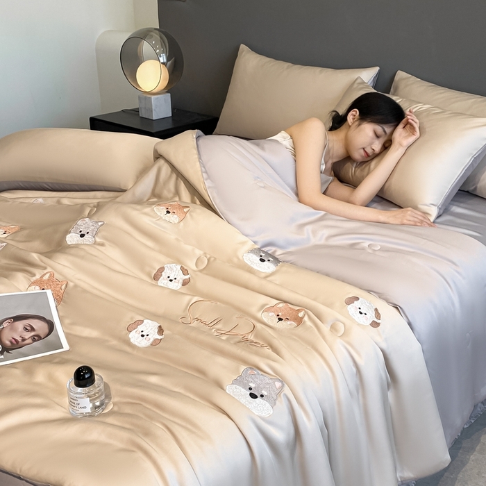 91家纺网 家纺一手货源 找家纺 丝芙妮家居（原乐视家纺） 2025春夏新款水洗冰丝夏被夏凉被空调被四件套-满绣系列 曲奇小狗