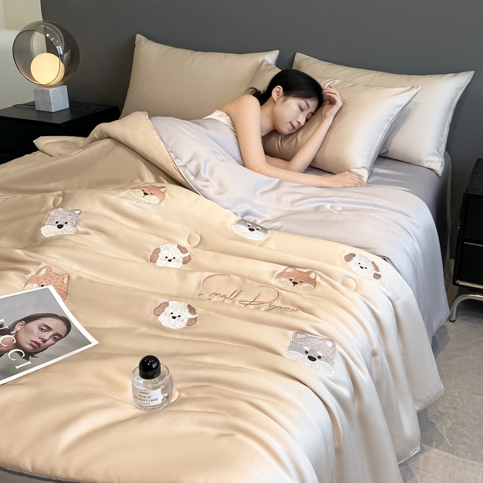 91家纺网 家纺一手货源 找家纺 丝芙妮家居（原乐视家纺） 2025春夏新款水洗冰丝夏被夏凉被空调被四件套-满绣系列 曲奇小狗