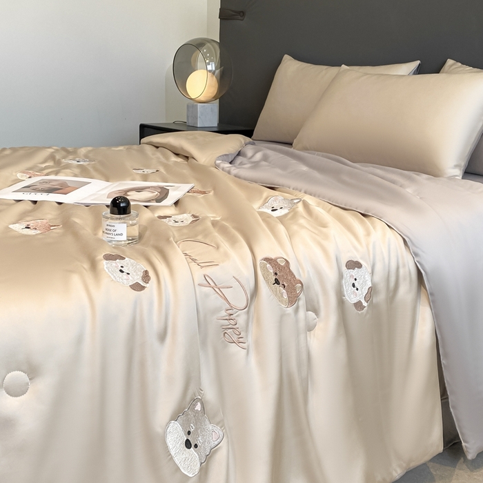 91家纺网 家纺一手货源 找家纺 丝芙妮家居（原乐视家纺） 2025春夏新款水洗冰丝夏被夏凉被空调被四件套-满绣系列 曲奇小狗