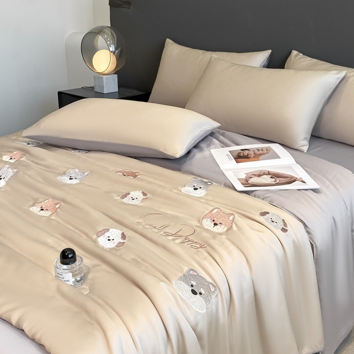 91家纺网 家纺一手货源 找家纺 丝芙妮家居（原乐视家纺） 2025春夏新款水洗冰丝夏被夏凉被空调被四件套-满绣系列 曲奇小狗