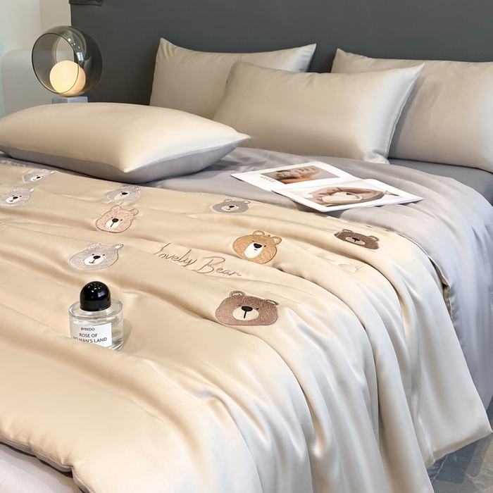 91家纺网 家纺一手货源 找家纺 丝芙妮家居（原乐视家纺） 2025春夏新款水洗冰丝夏被夏凉被空调被四件套-满绣系列 熊乐园