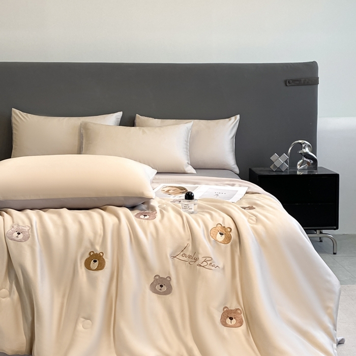 91家纺网 家纺一手货源 找家纺 丝芙妮家居（原乐视家纺） 2025春夏新款水洗冰丝夏被夏凉被空调被四件套-满绣系列 熊乐园