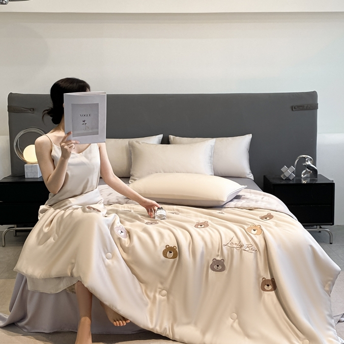 91家纺网 家纺一手货源 找家纺 丝芙妮家居（原乐视家纺） 2025春夏新款水洗冰丝夏被夏凉被空调被四件套-满绣系列 熊乐园