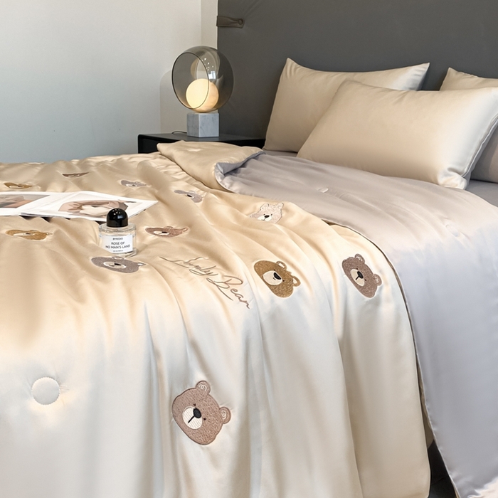 91家纺网 家纺一手货源 找家纺 丝芙妮家居（原乐视家纺） 2025春夏新款水洗冰丝夏被夏凉被空调被四件套-满绣系列 熊乐园