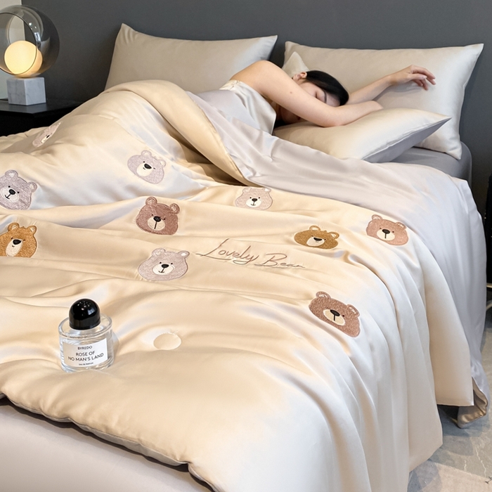 91家纺网 家纺一手货源 找家纺 丝芙妮家居（原乐视家纺） 2025春夏新款水洗冰丝夏被夏凉被空调被四件套-满绣系列 熊乐园