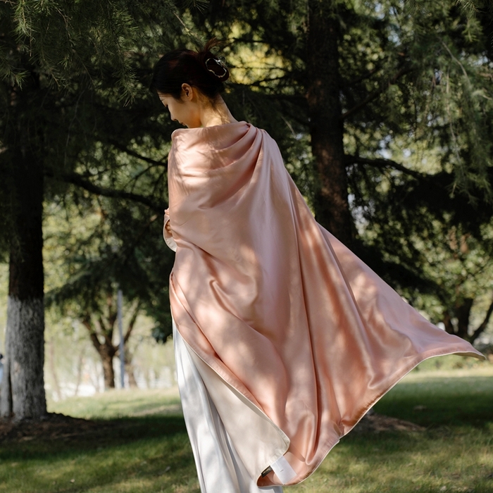 91家纺网 家纺一手货源 找家纺 禾时 2025新款60S奥地利进口兰精天丝夏凉盖毯 桃之夭夭