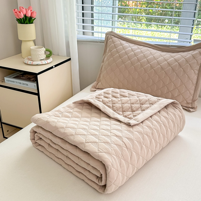 91家纺网 家纺一手货源 找家纺 橘夏家纺 2025新款凉感雪肌棉多功能床盖 奶咖色