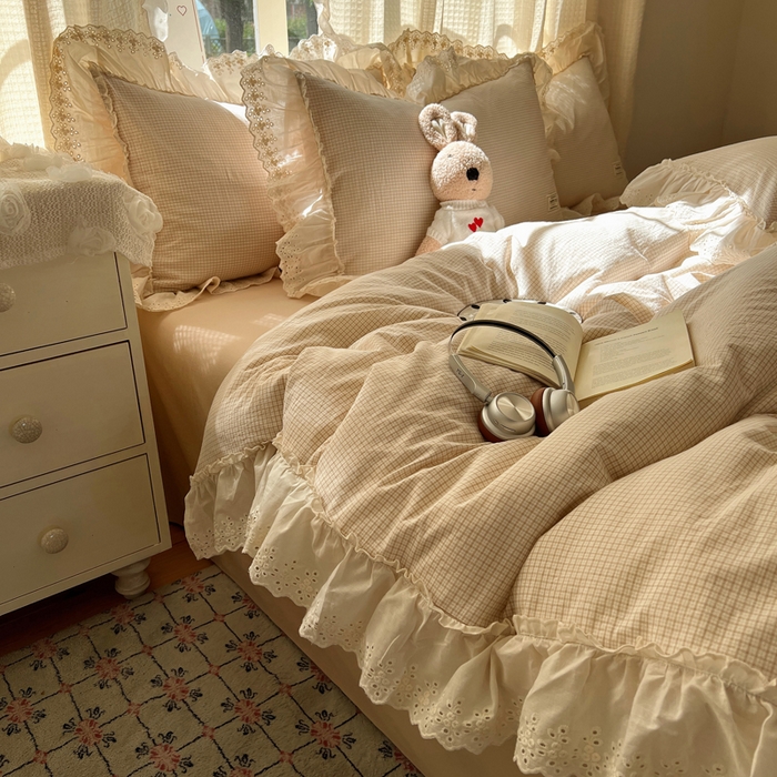 91家纺网 家纺一手货源 找家纺 六巷胡同 2025新款法式小清新全棉色织水洗棉花边款小格子四件套 花边加里咖格