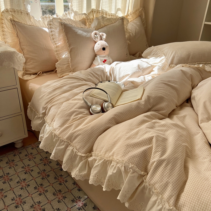 91家纺网 家纺一手货源 找家纺 六巷胡同 2025新款法式小清新全棉色织水洗棉花边款小格子四件套 花边加里咖格