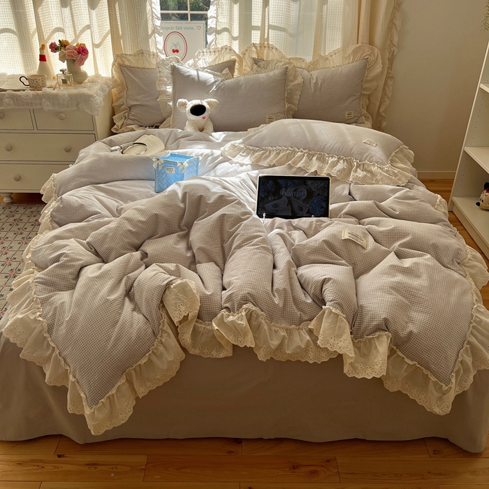 91家纺网 家纺一手货源 找家纺 六巷胡同 2025新款法式小清新全棉色织水洗棉花边款小格子四件套 花边格雷灰格