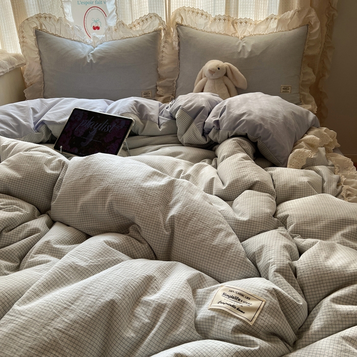 91家纺网 家纺一手货源 找家纺 六巷胡同 2025新款法式小清新全棉色织水洗棉花边款小格子四件套 花边维尔蓝格