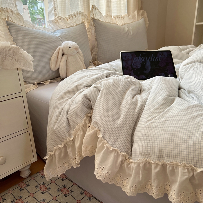 91家纺网 家纺一手货源 找家纺 六巷胡同 2025新款法式小清新全棉色织水洗棉花边款小格子四件套 花边维尔蓝格