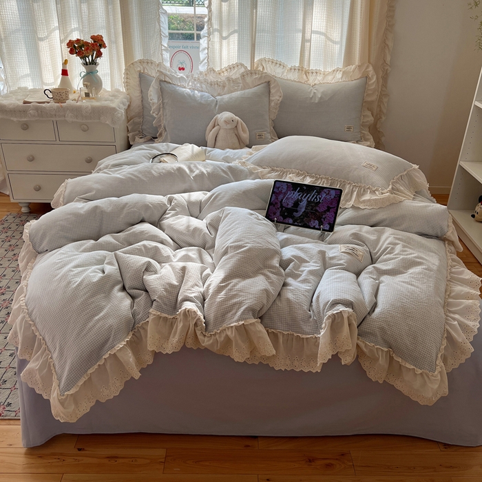 91家纺网 家纺一手货源 找家纺 六巷胡同 2025新款法式小清新全棉色织水洗棉花边款小格子四件套 花边维尔蓝格