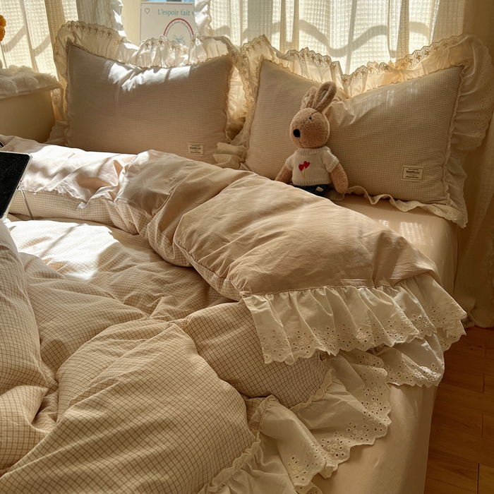 91家纺网 家纺一手货源 找家纺 六巷胡同 2025新款法式小清新全棉色织水洗棉花边款小格子四件套 花边加里咖格