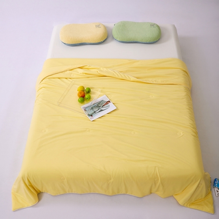 91家纺网 家纺一手货源 找家纺 仲旺居家纺 2025新款100%全锦纶凉感鸭凉感丝夏被冰淇淋夏被夏凉被 明黄