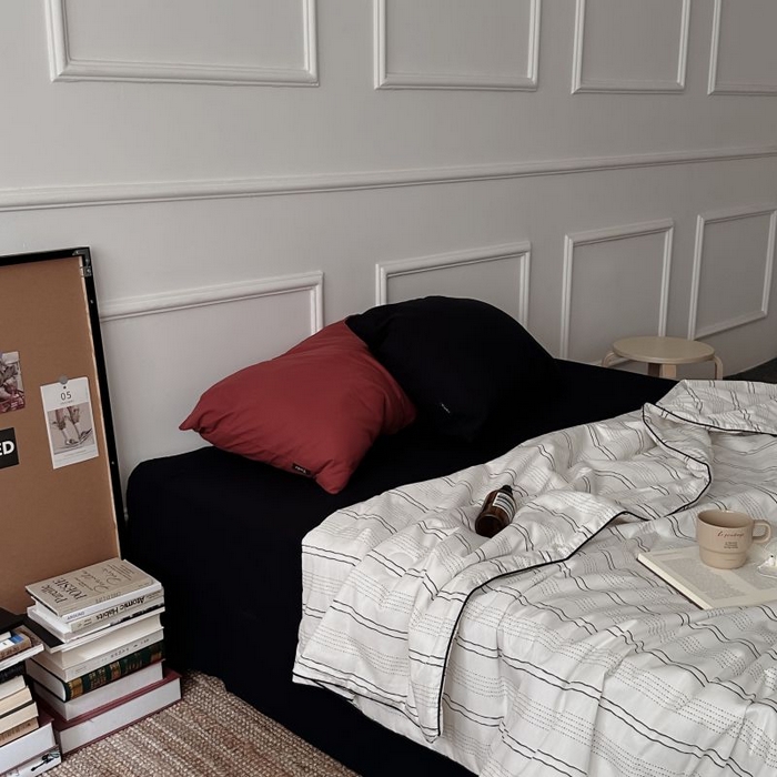 91家纺网 家纺一手货源 找家纺 柚可家居 2025新款40支斜纹纯棉数码印染夏被-纽约浅梦 纽约浅梦夏被四件套（枕套树莓红+黑色