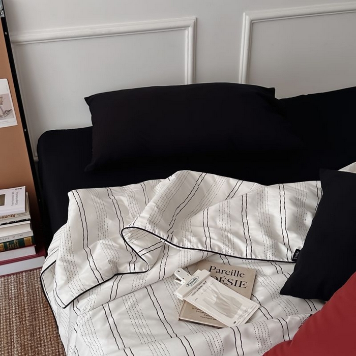 91家纺网 家纺一手货源 找家纺 柚可家居 2025新款40支斜纹纯棉数码印染夏被-纽约浅梦 纽约浅梦夏被四件套（枕套树莓红+黑色