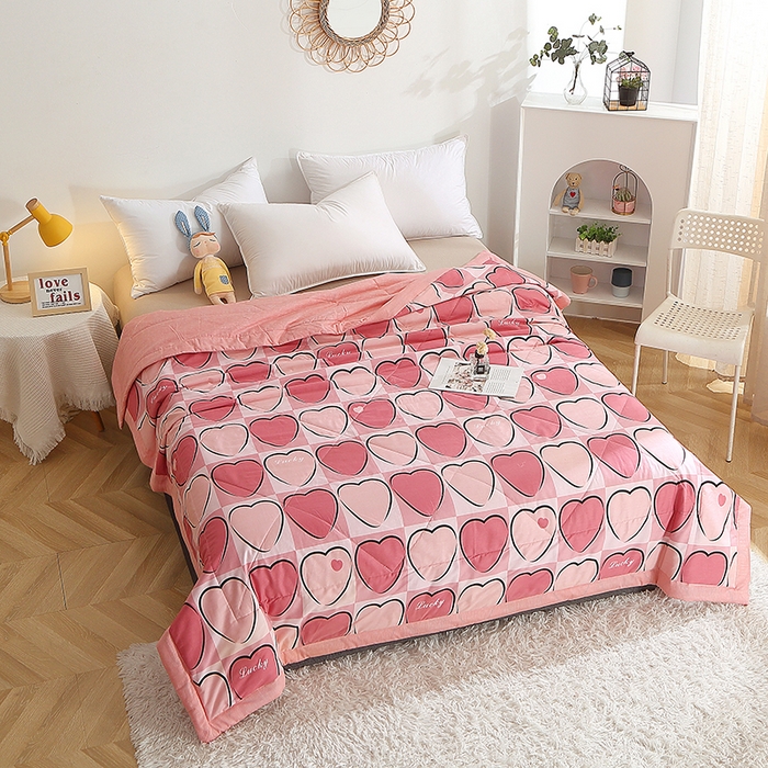 91家纺网 家纺一手货源 找家纺 贝兰仙奴 2025春夏新款全棉印花夏被夏凉被空调被 爱心