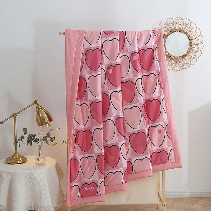 91家纺网 家纺一手货源 找家纺 贝兰仙奴 2025春夏新款全棉印花夏被夏凉被空调被 爱心