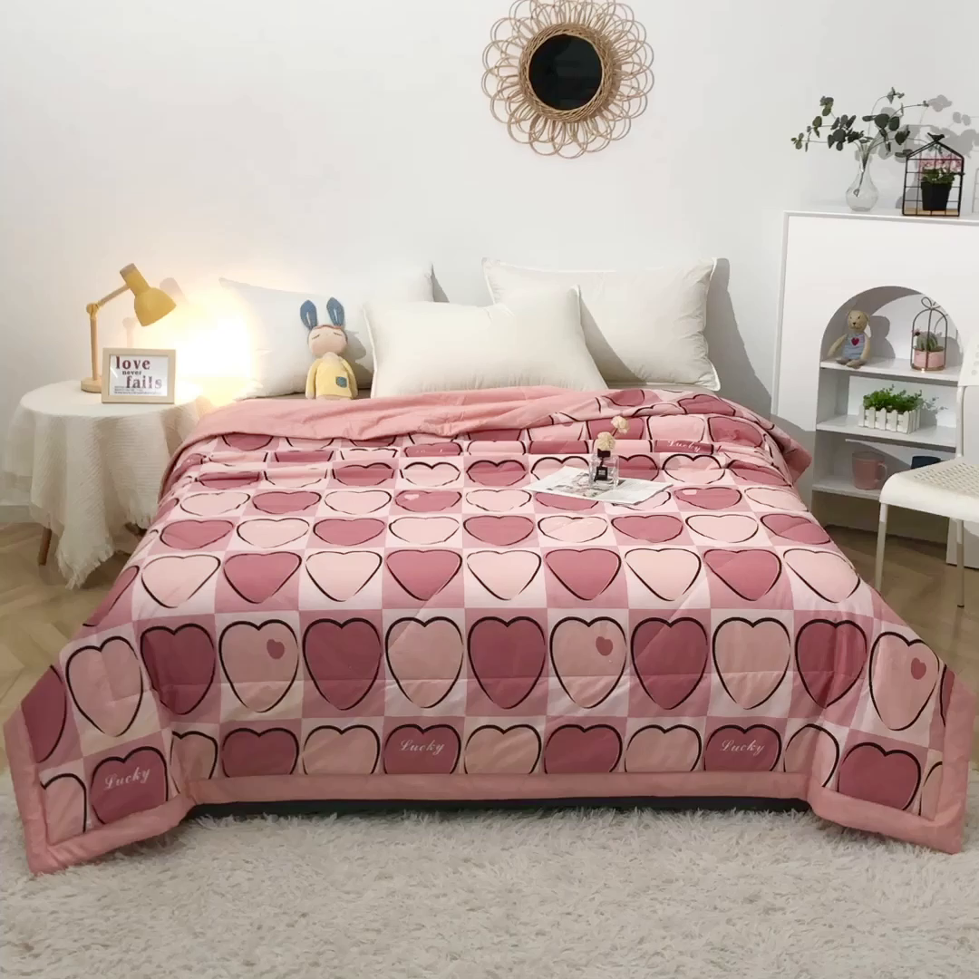 91家纺网 家纺一手货源 找家纺 贝兰仙奴 2025春夏新款全棉印花夏被夏凉被空调被 爱心