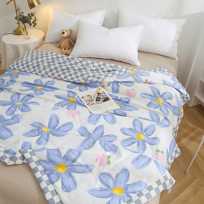 91家纺网 家纺一手货源 找家纺 贝兰仙奴 2025春夏新款全棉印花夏被夏凉被空调被 蓝恋花