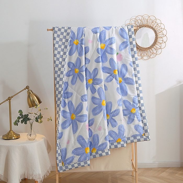 91家纺网 家纺一手货源 找家纺 贝兰仙奴 2025春夏新款全棉印花夏被夏凉被空调被 蓝恋花