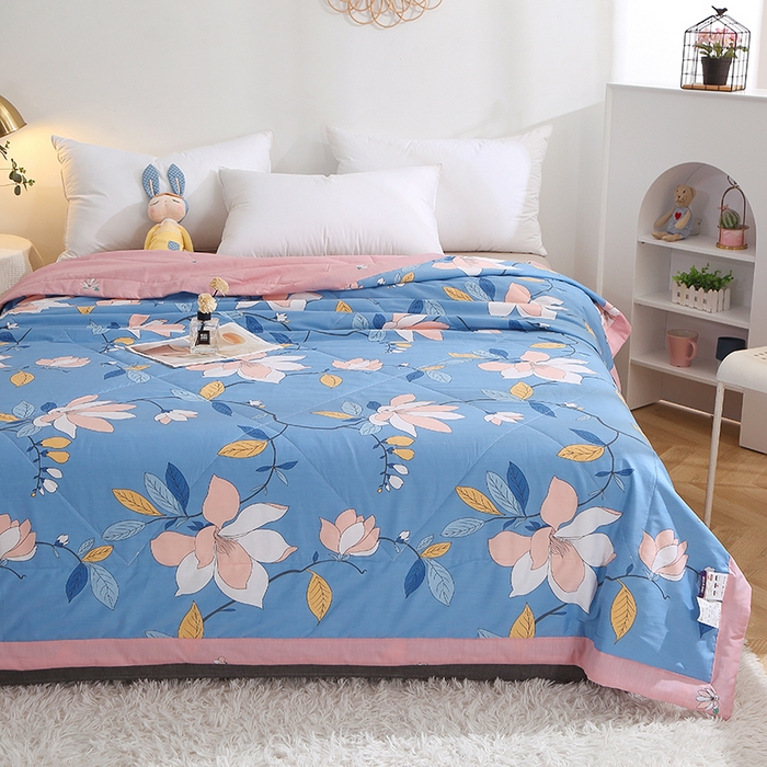 91家纺网 家纺一手货源 找家纺 贝兰仙奴 2025春夏新款全棉印花夏被夏凉被空调被 流莹蓝