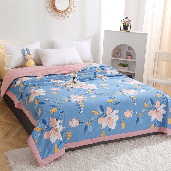 91家纺网 家纺一手货源 找家纺 贝兰仙奴 2025春夏新款全棉印花夏被夏凉被空调被 流莹蓝