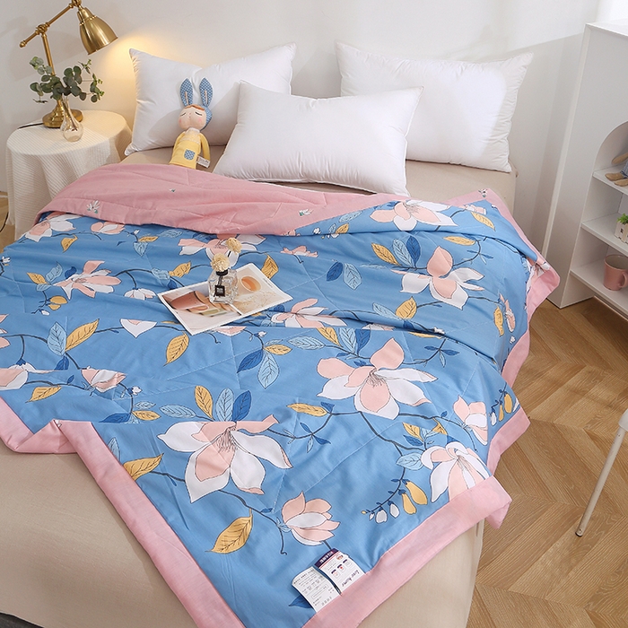 91家纺网 家纺一手货源 找家纺 贝兰仙奴 2025春夏新款全棉印花夏被夏凉被空调被 流莹蓝