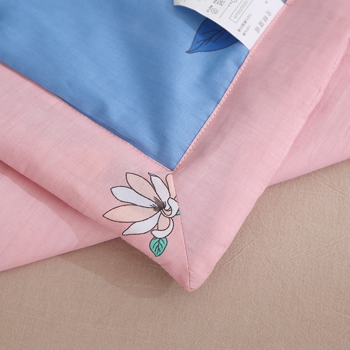 91家纺网 家纺一手货源 找家纺 贝兰仙奴 2025春夏新款全棉印花夏被夏凉被空调被 流莹蓝