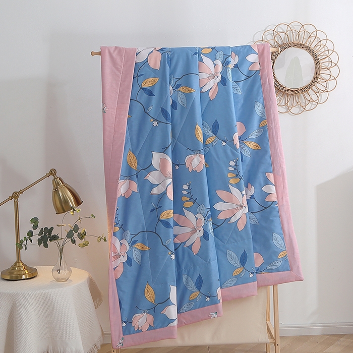 91家纺网 家纺一手货源 找家纺 贝兰仙奴 2025春夏新款全棉印花夏被夏凉被空调被 流莹蓝