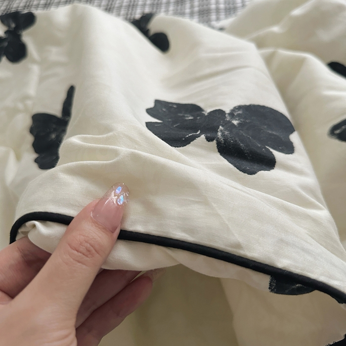 91家纺网 家纺一手货源 找家纺 （总）柚可家居 2025新款舒适凉感斜纹全棉黑格-蝶舞夏被