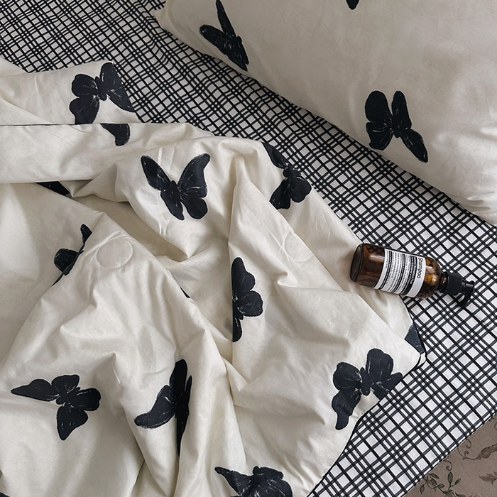 91家纺网 家纺一手货源 找家纺 （总）柚可家居 2025新款舒适凉感斜纹全棉黑格-蝶舞夏被