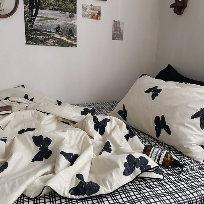 91家纺网 家纺一手货源 找家纺 （总）柚可家居 2025新款舒适凉感斜纹全棉黑格-蝶舞夏被