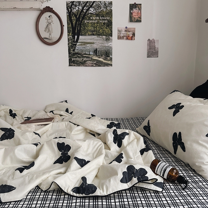 91家纺网 家纺一手货源 找家纺 （总）柚可家居 2025新款舒适凉感斜纹全棉黑格-蝶舞夏被
