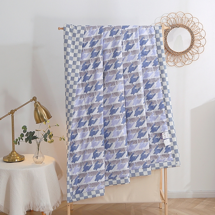 91家纺网 家纺一手货源 找家纺 贝兰仙奴 2025春夏新款全棉印花夏被夏凉被空调被 千鸟格蓝