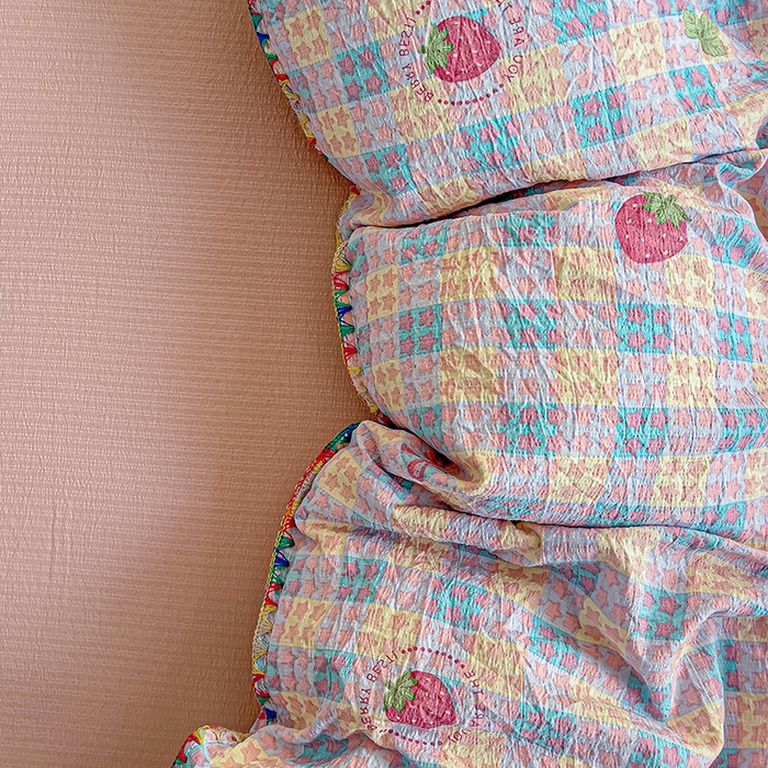 91家纺网 家纺一手货源 找家纺 （总）Mata蔓塔家 2025春夏新款云感针织双层纱彩色贝壳边四件套,爱如星辰,海像森林,橘子海,恋如青柠香,猫咪恋人,葡萄七分甜,兔子的欢喜,相思-蓝,小波点,小美冰淇淋,有草莓的地方,云边星辰,韵味-粉