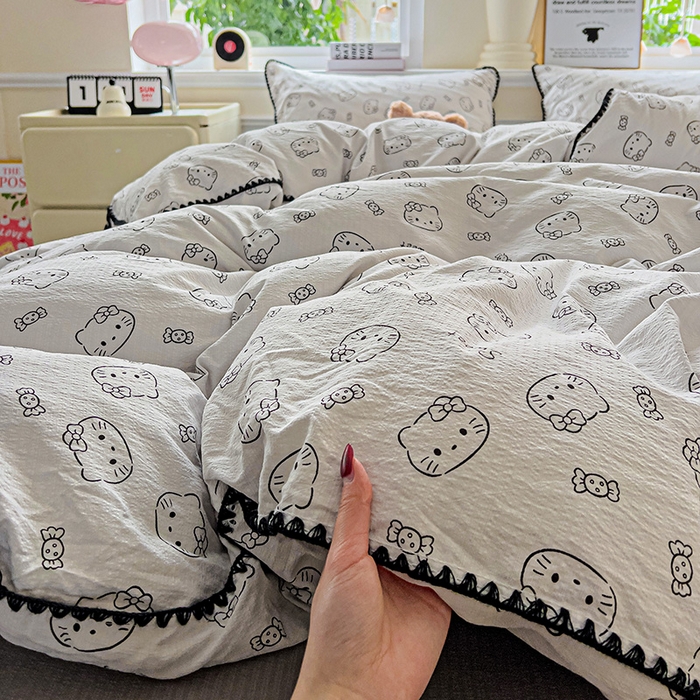 91家纺网 家纺一手货源 找家纺 Mata蔓塔家 2025春夏新款云感针织双层纱彩色贝壳边四件套 猫咪恋人