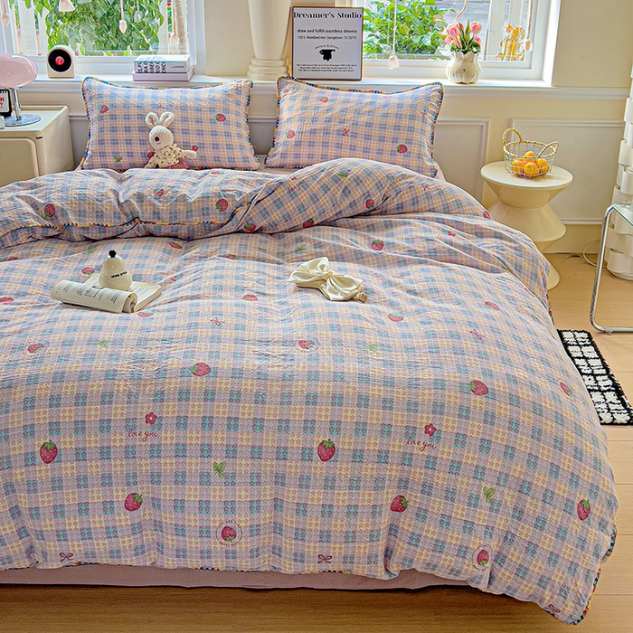 91家纺网 家纺一手货源 找家纺 Mata蔓塔家 2025春夏新款云感针织双层纱彩色贝壳边四件套 有草莓的地方