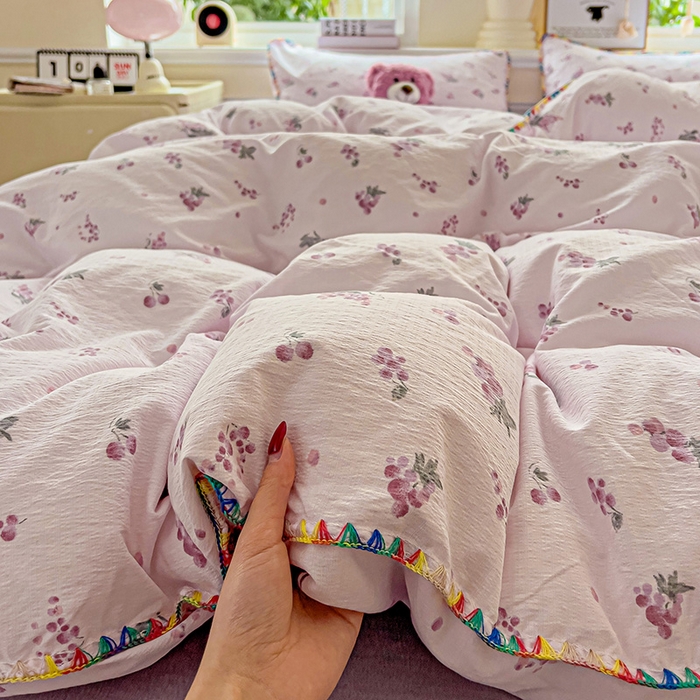 91家纺网 家纺一手货源 找家纺 Mata蔓塔家 2025春夏新款云感针织双层纱彩色贝壳边四件套 葡萄七分甜