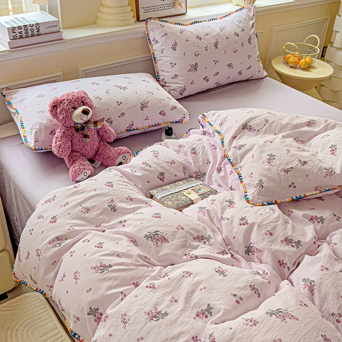 91家纺网 家纺一手货源 找家纺 Mata蔓塔家 2025春夏新款云感针织双层纱彩色贝壳边四件套 葡萄七分甜