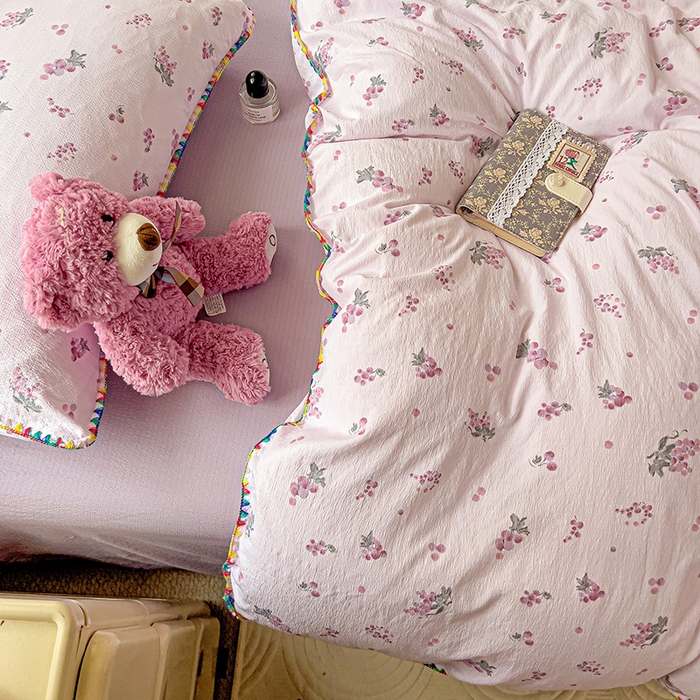 91家纺网 家纺一手货源 找家纺 Mata蔓塔家 2025春夏新款云感针织双层纱彩色贝壳边四件套 葡萄七分甜