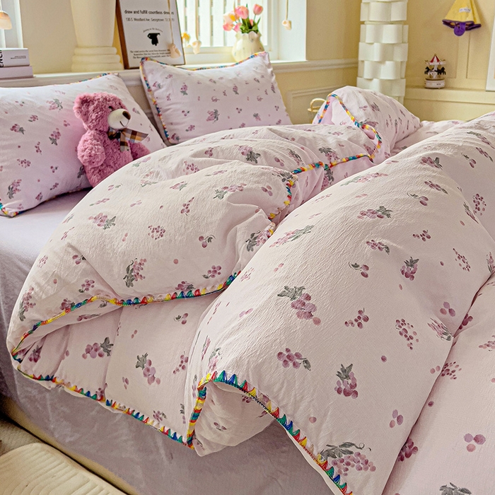 91家纺网 家纺一手货源 找家纺 Mata蔓塔家 2025春夏新款云感针织双层纱彩色贝壳边四件套 葡萄七分甜