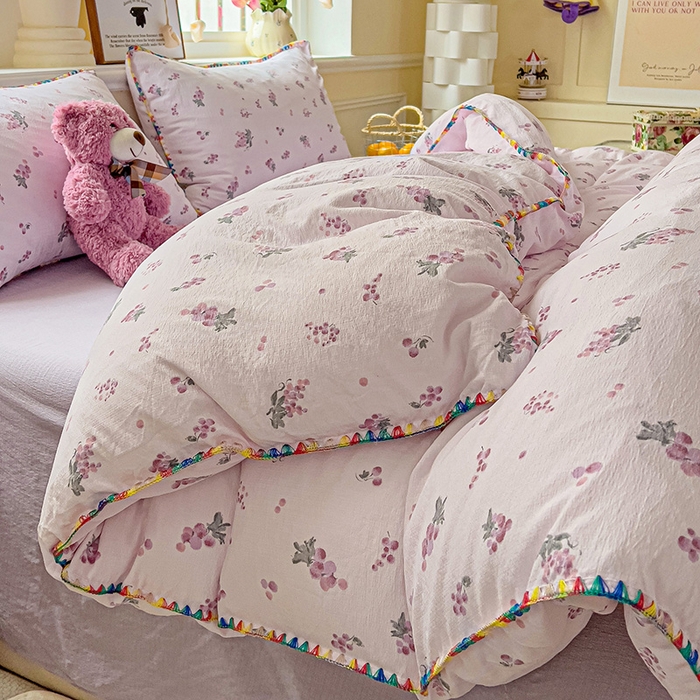 91家纺网 家纺一手货源 找家纺 Mata蔓塔家 2025春夏新款云感针织双层纱彩色贝壳边四件套 葡萄七分甜