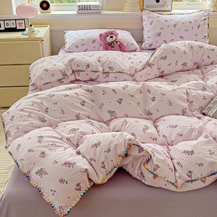 91家纺网 家纺一手货源 找家纺 Mata蔓塔家 2025春夏新款云感针织双层纱彩色贝壳边四件套 葡萄七分甜