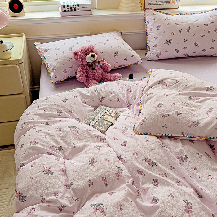 91家纺网 家纺一手货源 找家纺 Mata蔓塔家 2025春夏新款云感针织双层纱彩色贝壳边四件套 葡萄七分甜