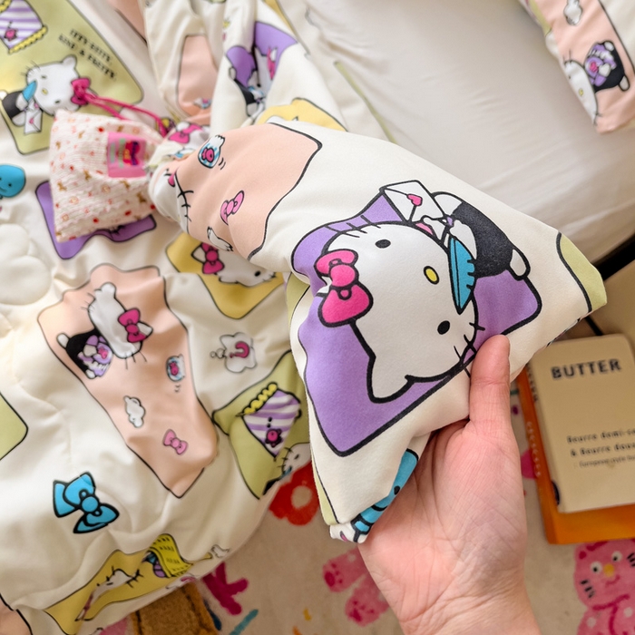 91家纺网 家纺一手货源 找家纺 Mata蔓塔家 2025春夏新款三丽鸥A类水洗双层纱夏被夏凉被空调被 拼图KT