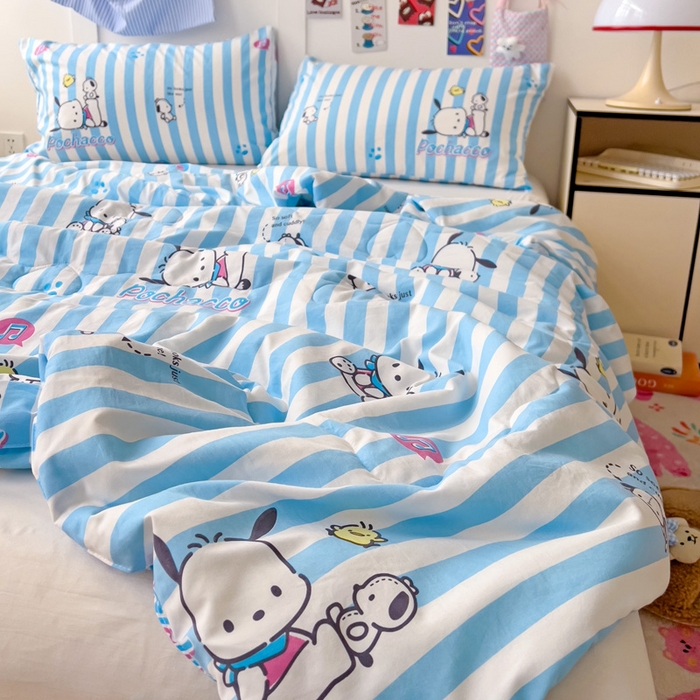 91家纺网 家纺一手货源 找家纺 Mata蔓塔家 2025春夏新款三丽鸥A类水洗双层纱夏被夏凉被空调被 淘气鸭帕恰