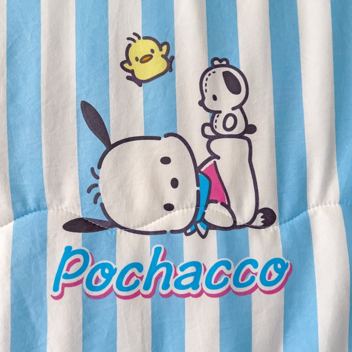 91家纺网 家纺一手货源 找家纺 Mata蔓塔家 2025春夏新款三丽鸥A类水洗双层纱夏被夏凉被空调被 淘气鸭帕恰