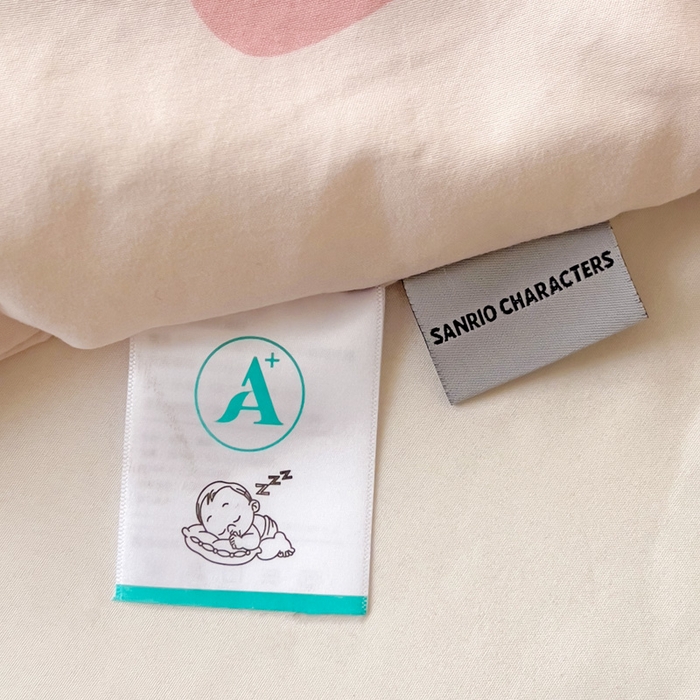 91家纺网 家纺一手货源 找家纺 Mata蔓塔家 2025春夏新款三丽鸥A类水洗双层纱夏被夏凉被空调被 KT家族